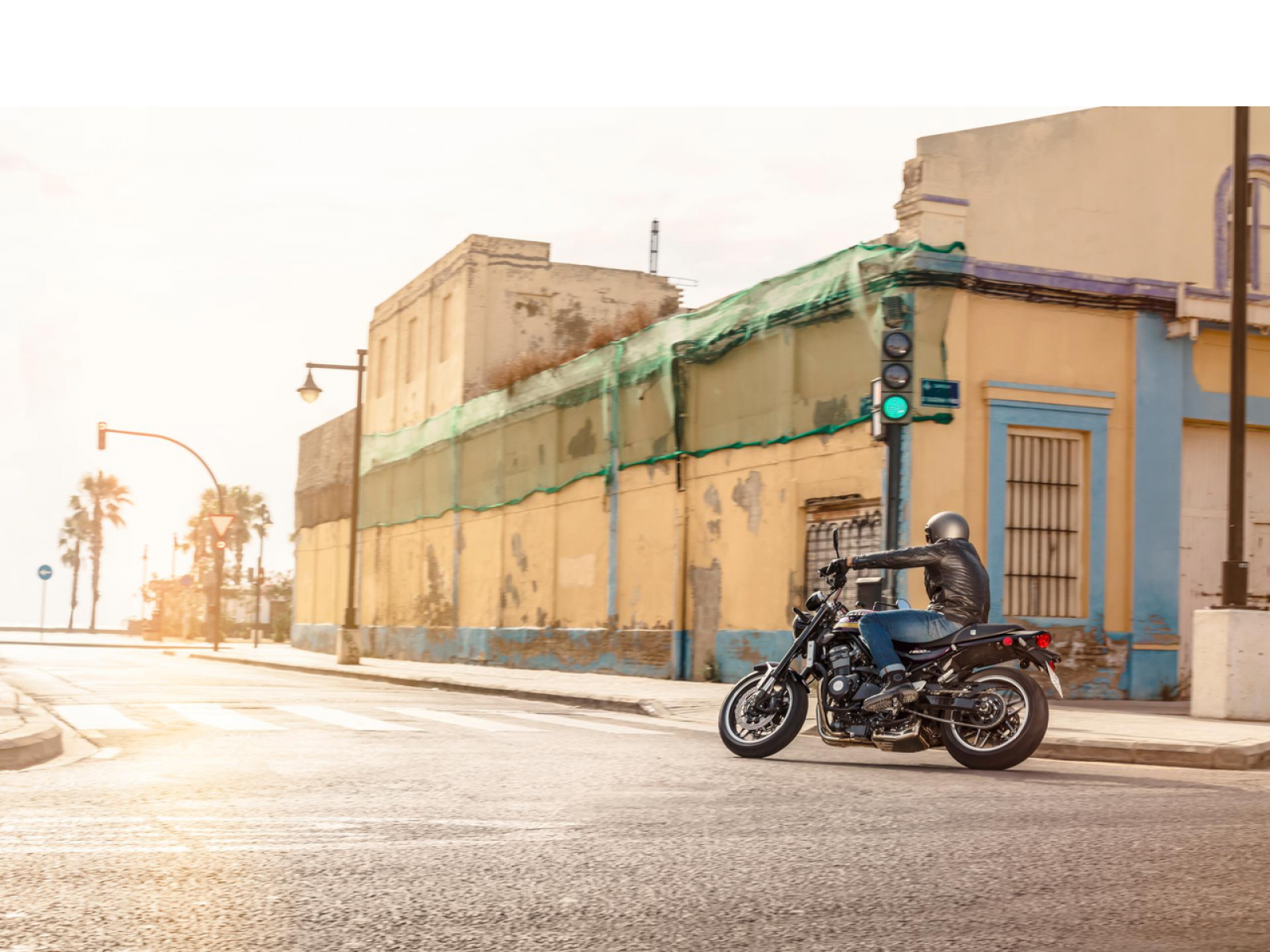 Мотоцикл KAWASAKI Z900 RS (Ino Red) 2025